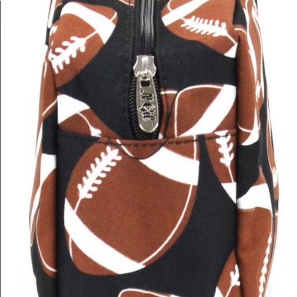 Lot of Football bag, blanket, bucket bag, crossbody, and cosmetic bag - Picture 5 of 7
